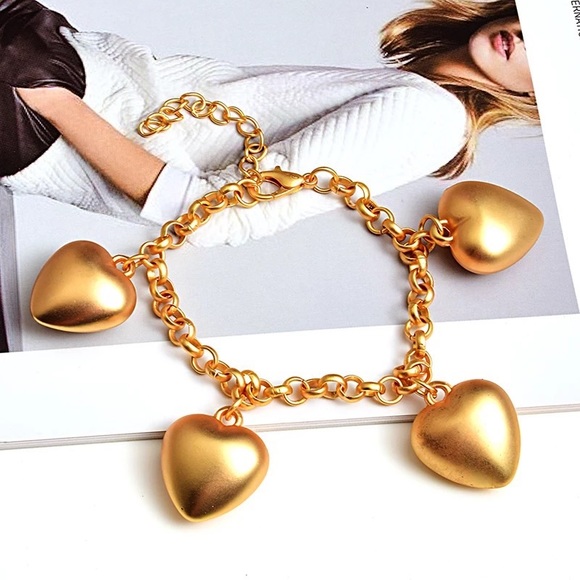 Zara Dangle Charms Matte Gold Queen of Hearts Bracelet - Picture 3 of 7